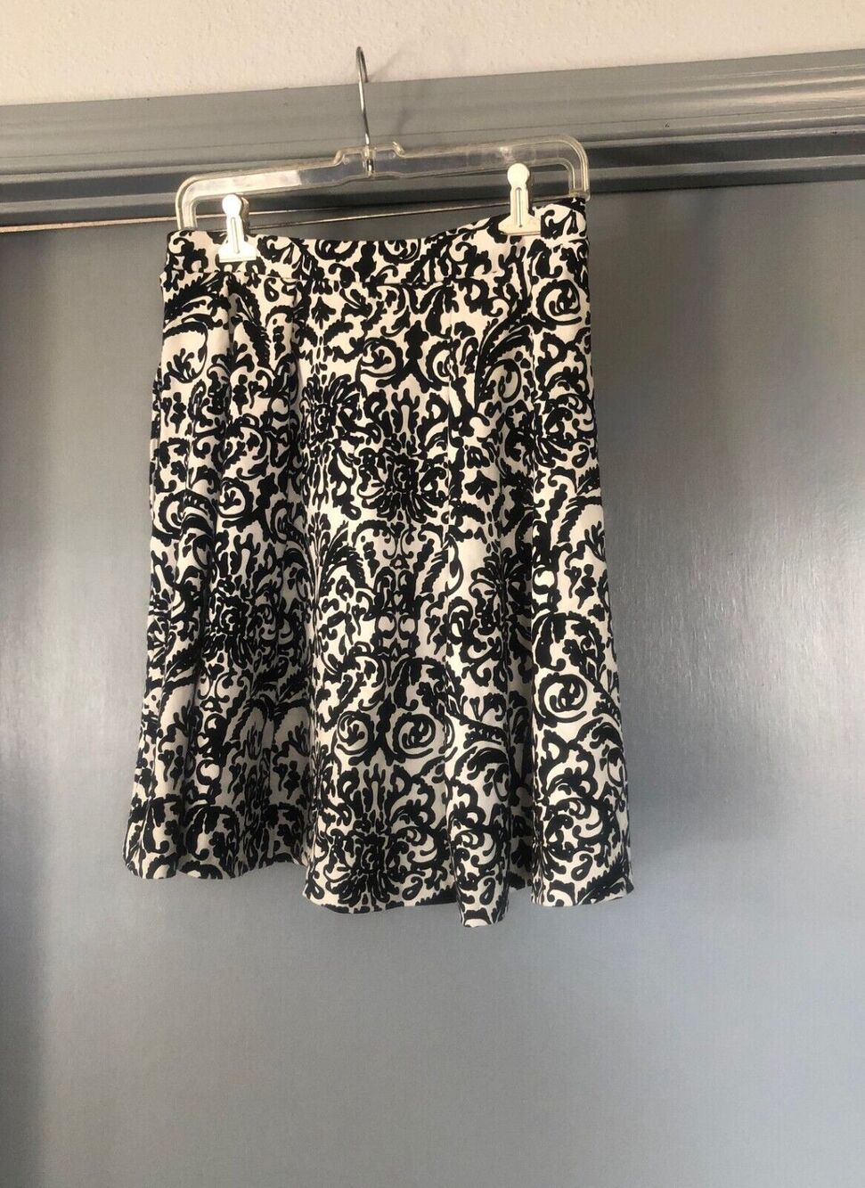 Adrienne Vittadini Black & White Print Nylon/Spandex Pull On Skirt Size Medium